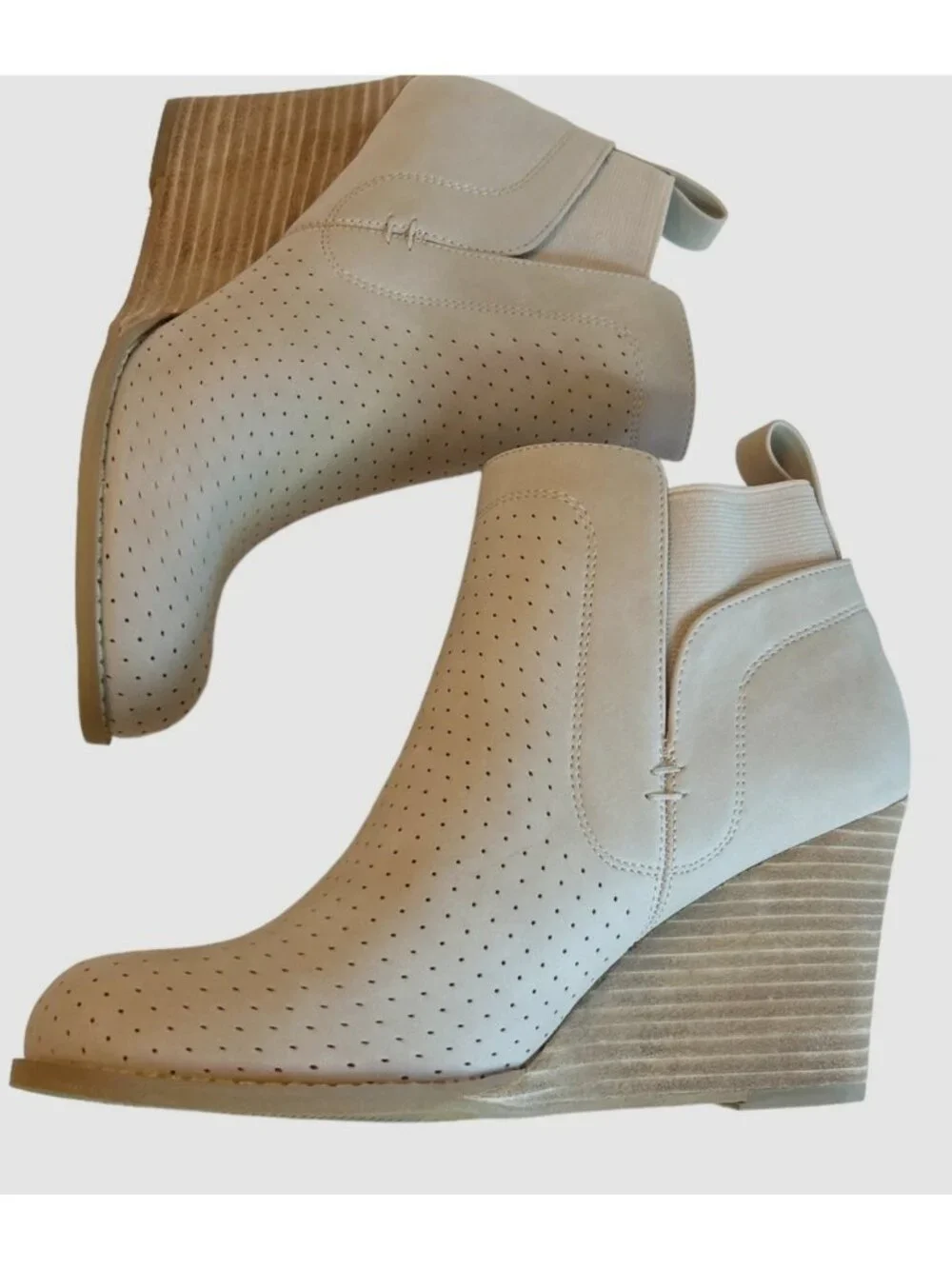 DV by Dolce Vita Women's Gerdy Bootie Beige Vegan Leather Size 7.5 NWT